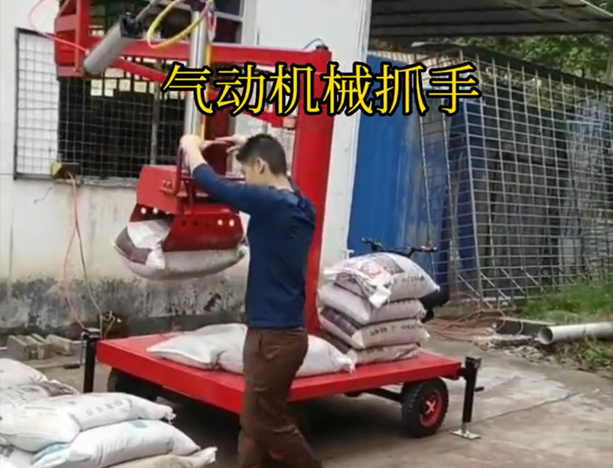 和田市机械抓手青储搬运机水泥机械抓手实用吗悬臂吊机械臂和田市气动吊砖机械抓手哪里卖